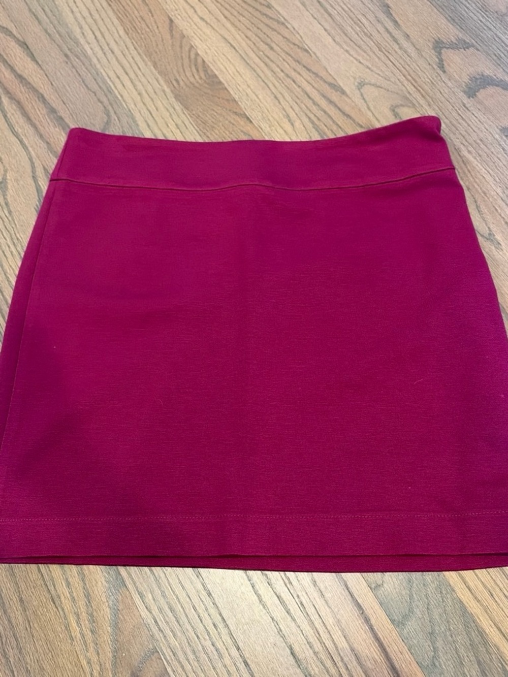 Banana Republic Women’s Raspberry Skirt with side zipper